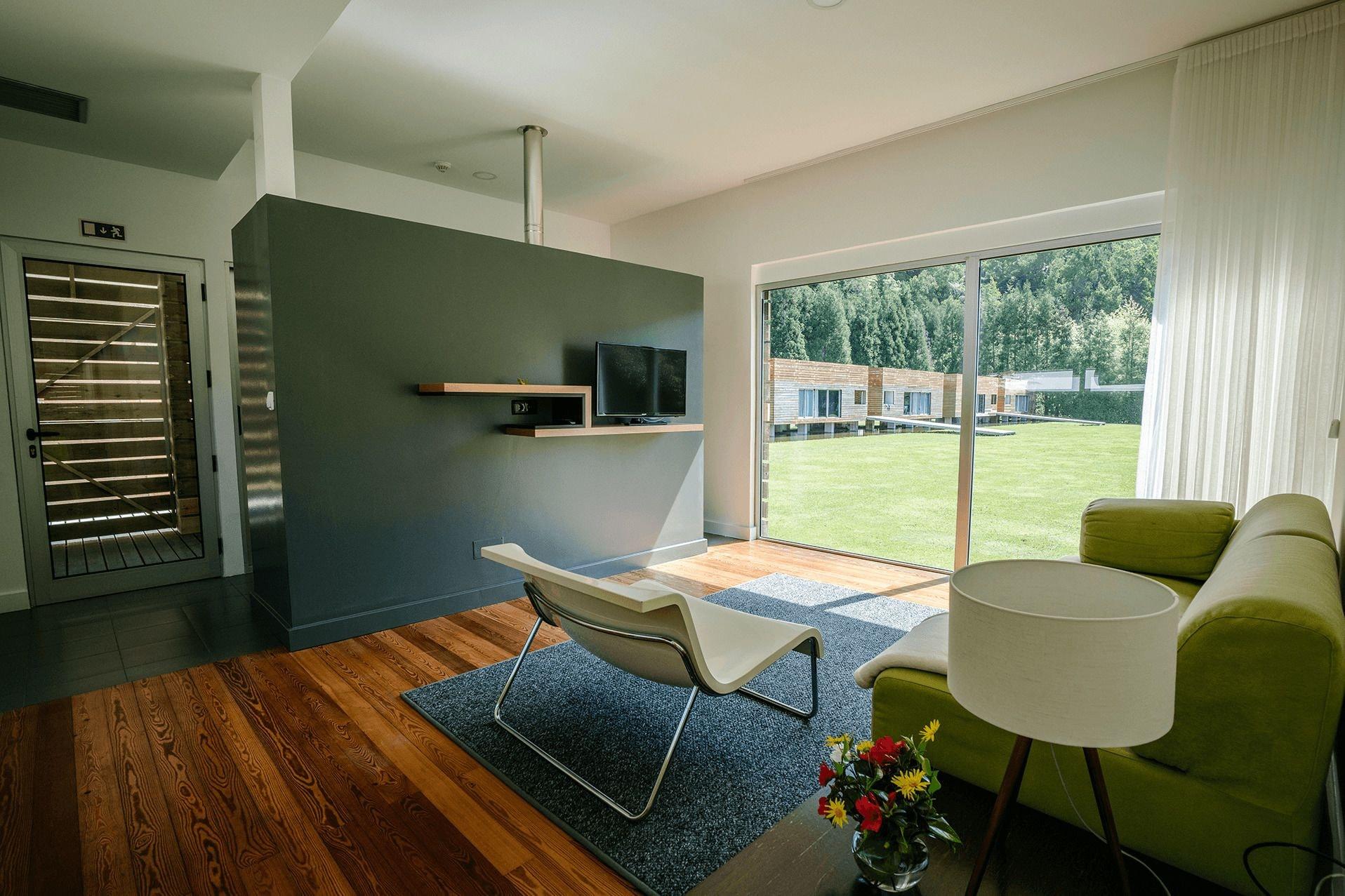 Furnas Lake Forest Living Exterior photo