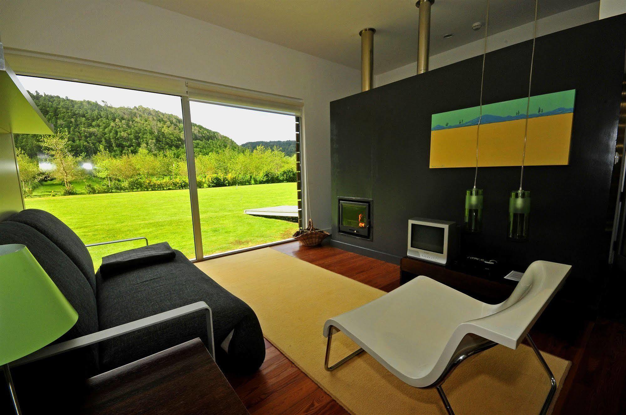Furnas Lake Forest Living Exterior photo