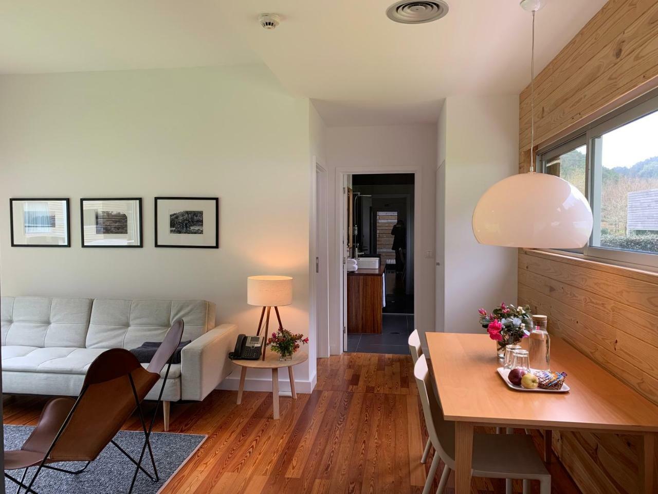 Furnas Lake Forest Living Exterior photo